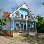 Kek Laguna Vendeghaz 4*