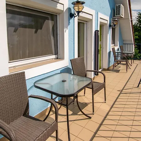 Kék Lagúna Maison d'hôtes 4*