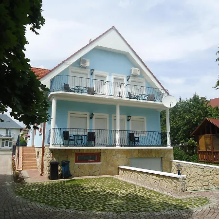 Kek Laguna Vendeghaz Гостевой дом