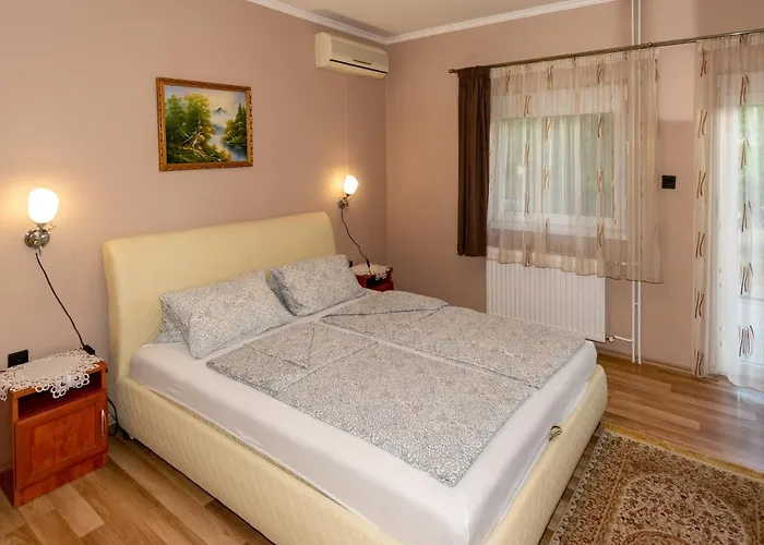 Kek Laguna Vendeghaz בית הארחה באלאטונפורד