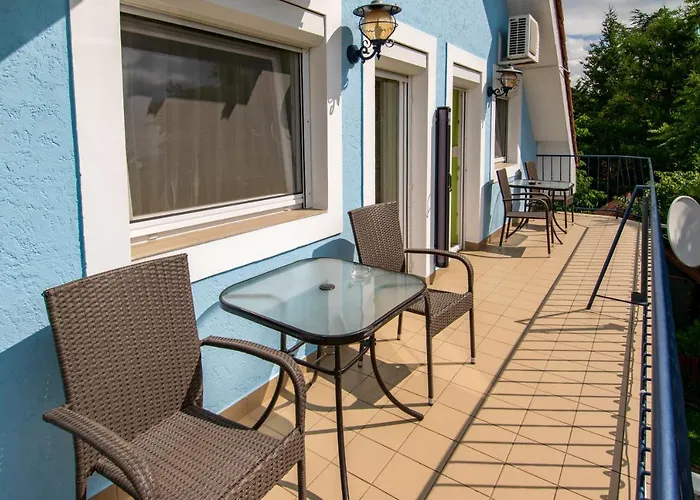 Kek Laguna Vendeghaz בית הארחה 4*