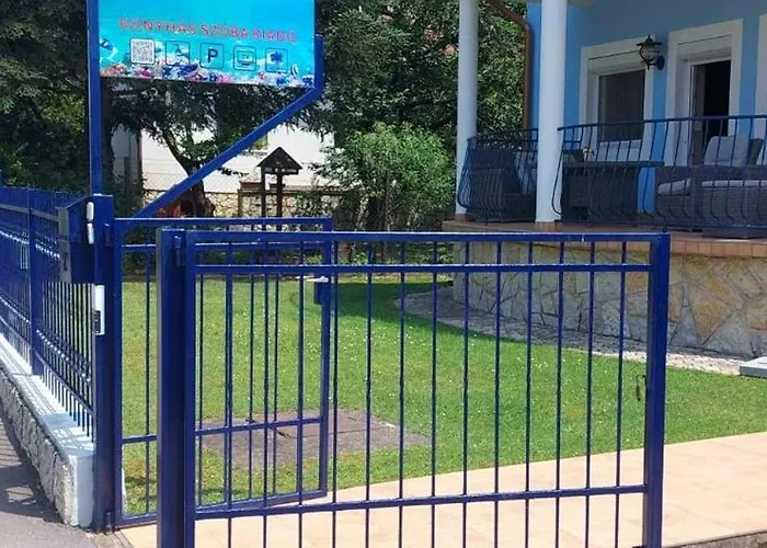 Kek Laguna Vendeghaz Pensionat