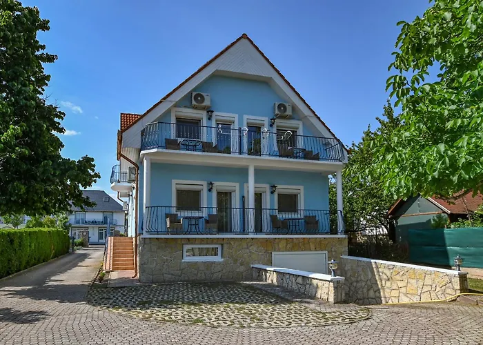 בית הארחה Kek Laguna Vendeghaz באלאטונפורד