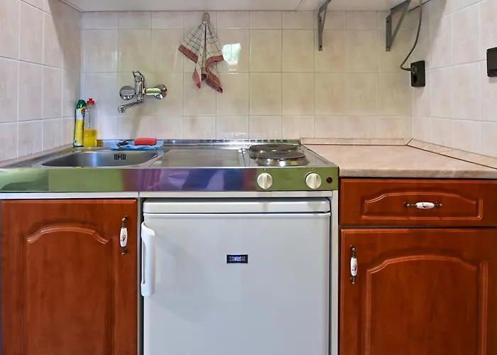 Kek Laguna Vendeghaz בית הארחה