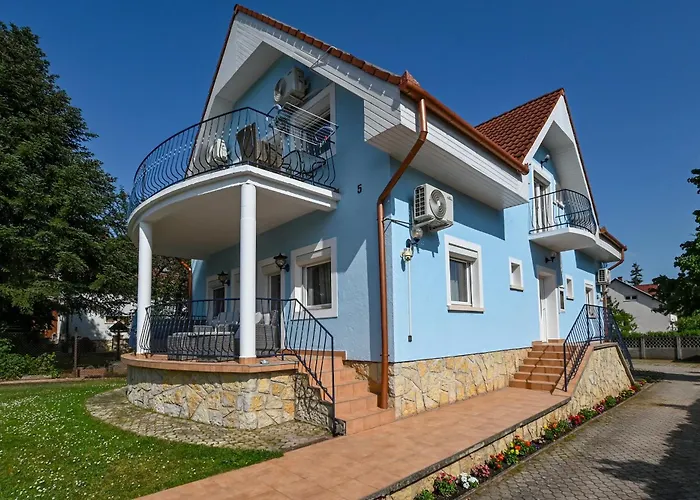 Kek Laguna Vendeghaz 4*